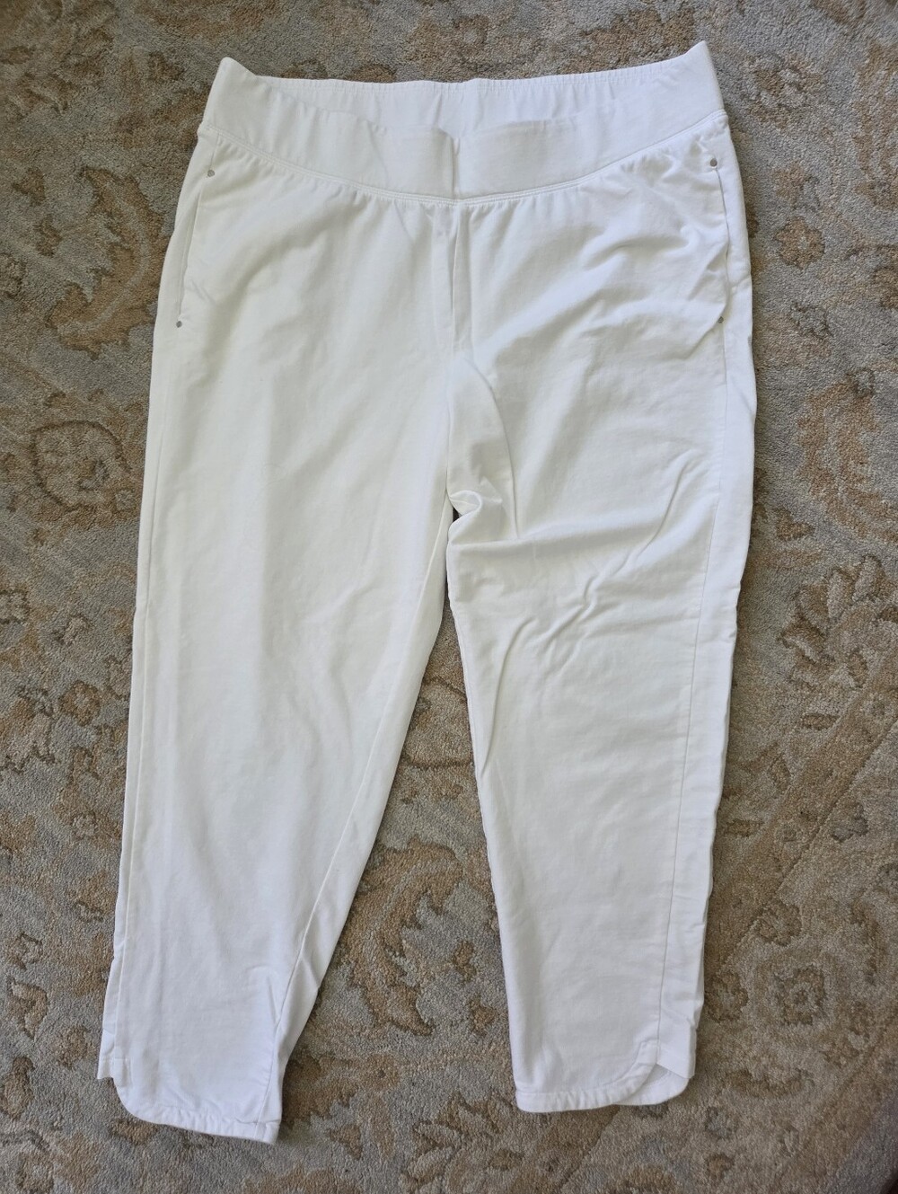 Women's White Pull-On Cropped Pants with Elastic Waist Sport Savvy Brand